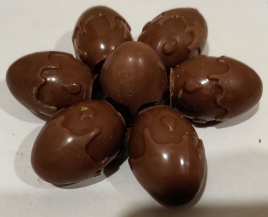 Конфеты молочные "Яйцо дракона" с фундуком