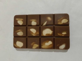 Шоколад молочный мини с миндалем (40 гр)