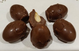 Конфеты молочные "Яйцо дракона" с миндалем